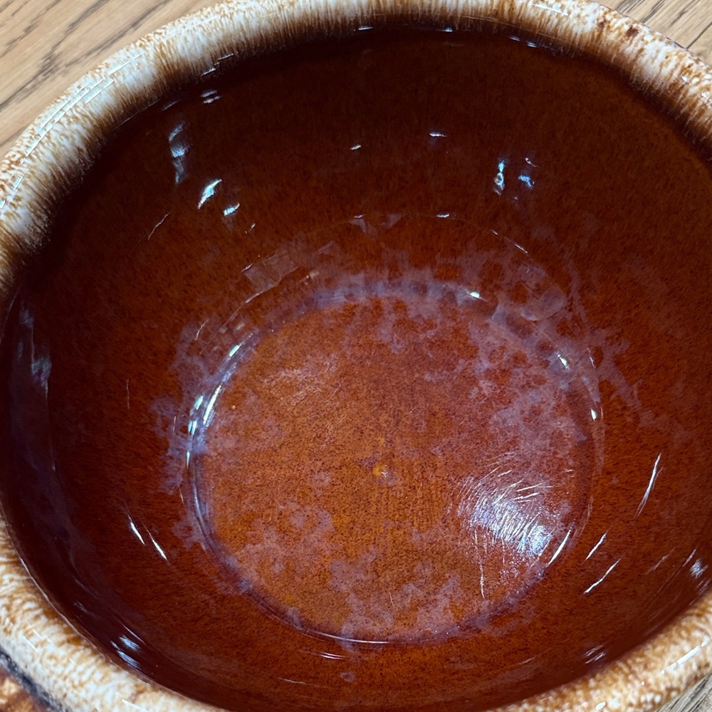 Hull Pottery Brown Drip Glaze Ceramic Bean Pot with Matching Lid - Picture 4 of 5